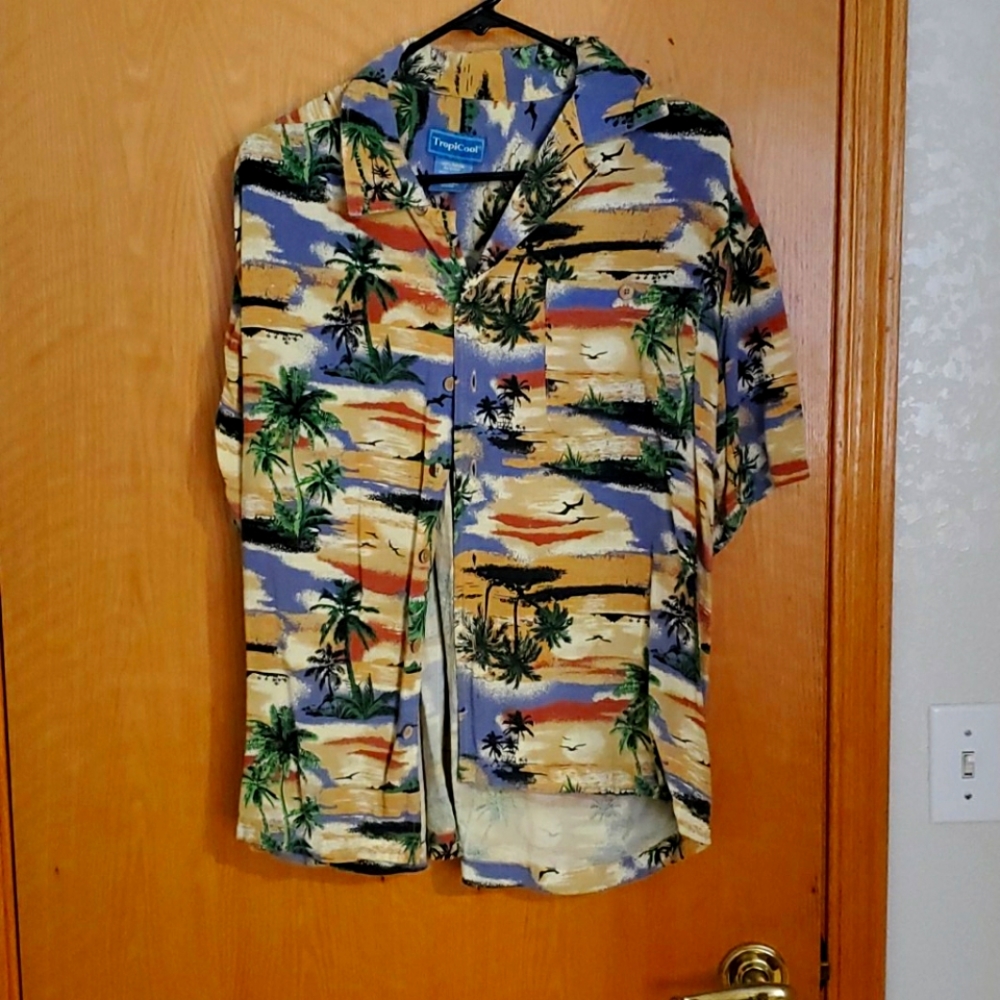 Button down Hawaiian shirt